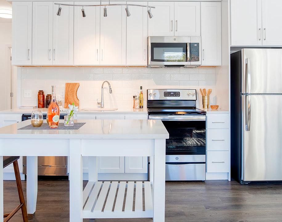 1st image of 3445 Berkeley St #723