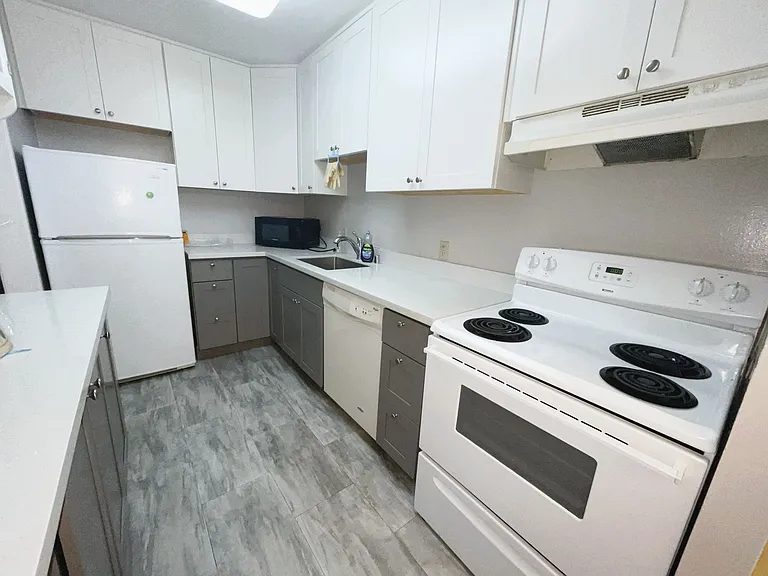 902 Peninsula Ave #207 — Photo 5