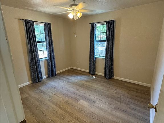 5th image of 703 S Driftwood Ave