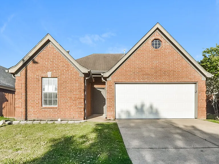 7642 Fox Hunt Dr E — Photo 1