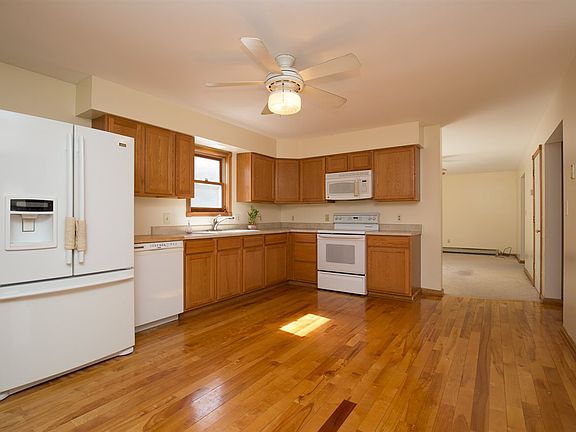 5th image of 19 Carlyle Ct