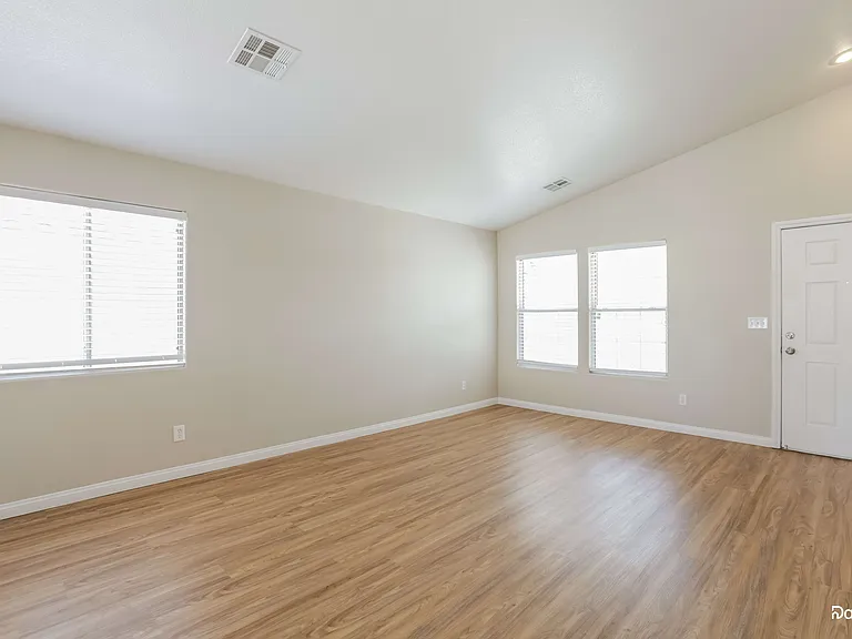 8564 Blowing Pines Dr — Photo 7