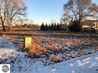 1004 Sandtrap Dr, Weidman, MI 48893