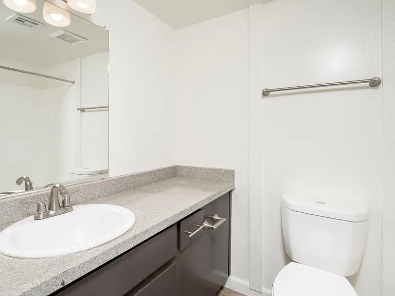 SunPointe Apartments — Photo 49