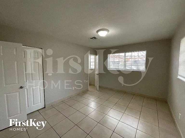 4115 NW 185th St — Photo 12