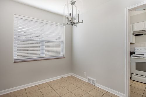 5th image of 6224 Sunshine Dr APT 1E