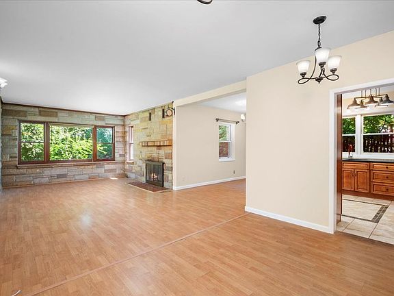 4th image of 79 Choate Ln