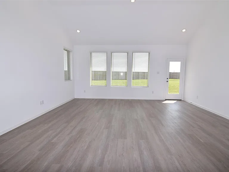 30375 Centipede Grove Ln — Photo 6