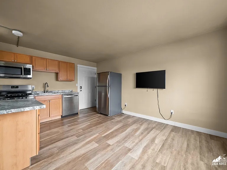 618 Gambell St #11 — Photo 37