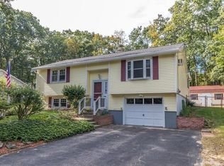 12 Monarch St, Leominster, MA 01453