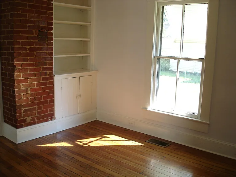 210 E Anderson Ave — Photo 5
