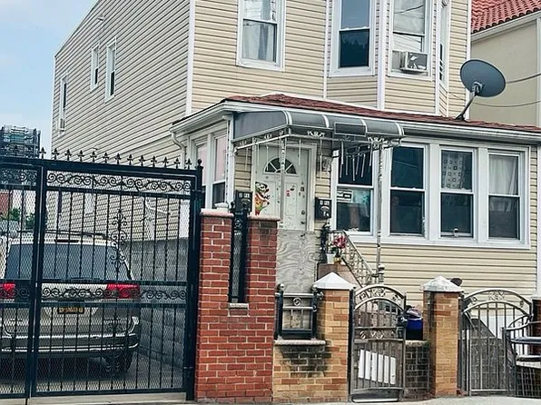 9812 38th Ave, Corona, NY 11368