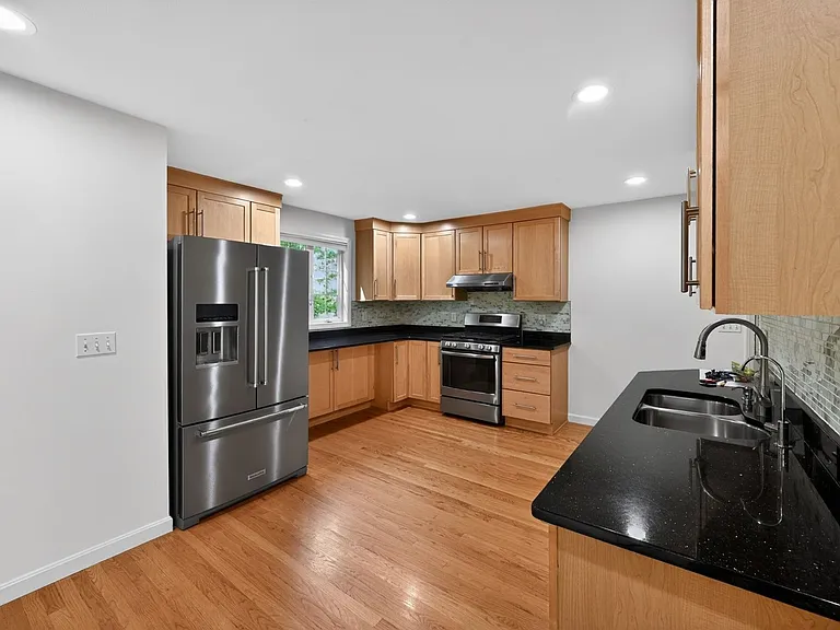6 Whitman Ln — Photo 9