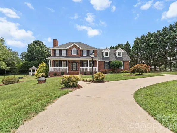 136 Summerchase Ln, Mooresville, NC 28117