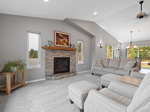 2nd image of 2620 Meadows Dr