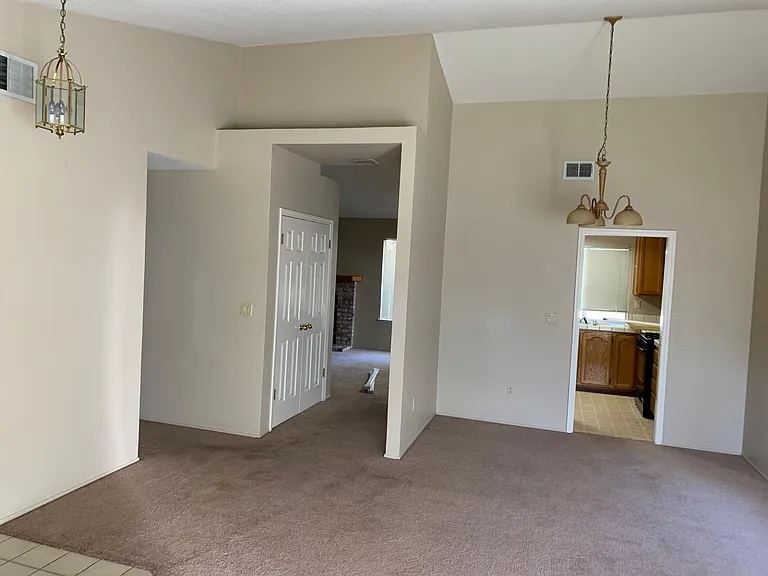 1040 Haman Way — Photo 6