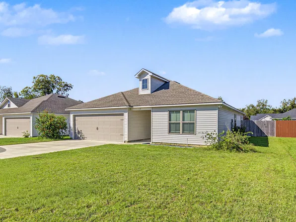 17 Cypress St, Ray City, GA 31645