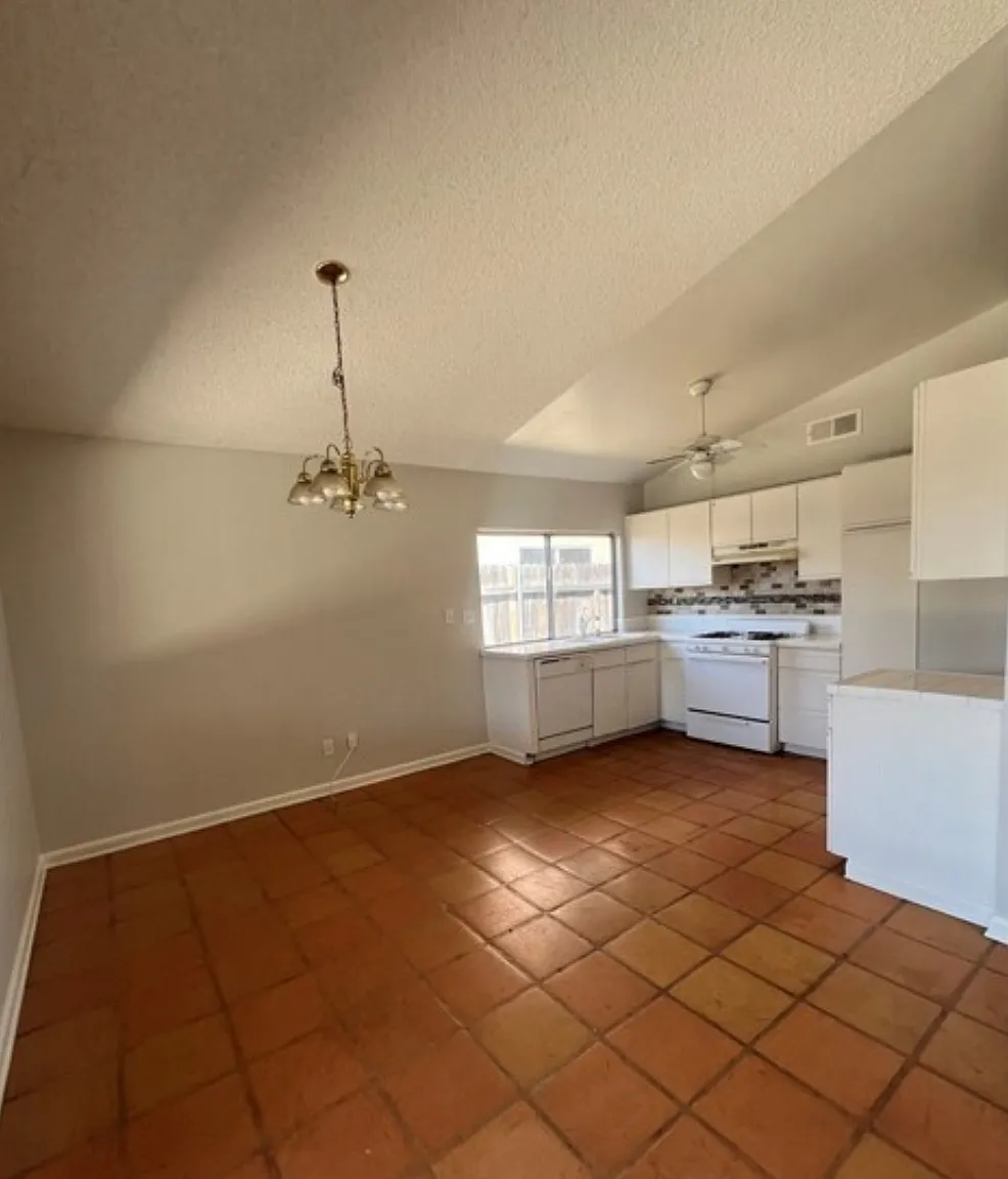 Tonikan Dr, Moreno Valley — Photo 2