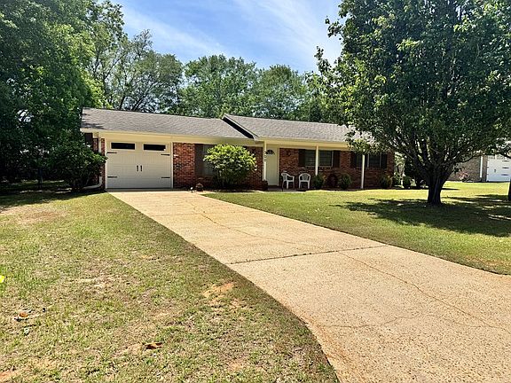 2nd image of 300 Whispering Pines St