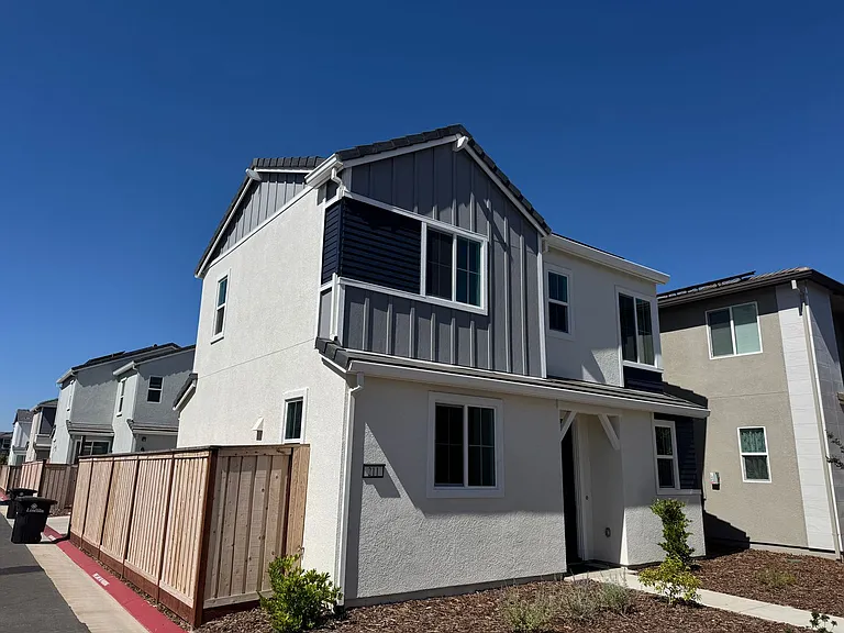 211 Stargaze Ln — Photo 1