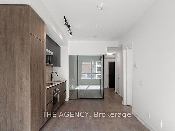 3rd image of 108 Peter St #712