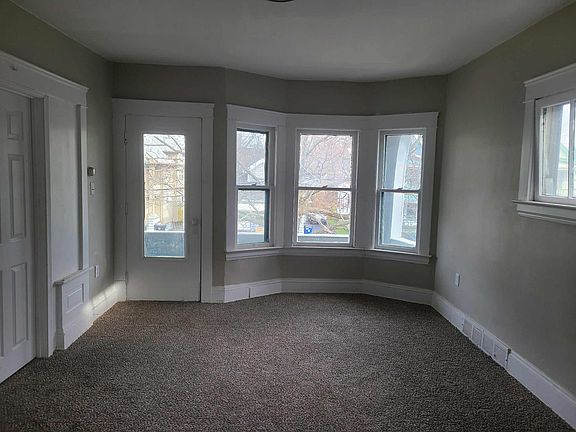 4th image of 3006 E 130th St Unit 1