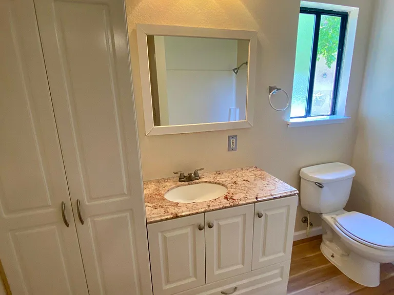 2214 Renwick Ln — Photo 6