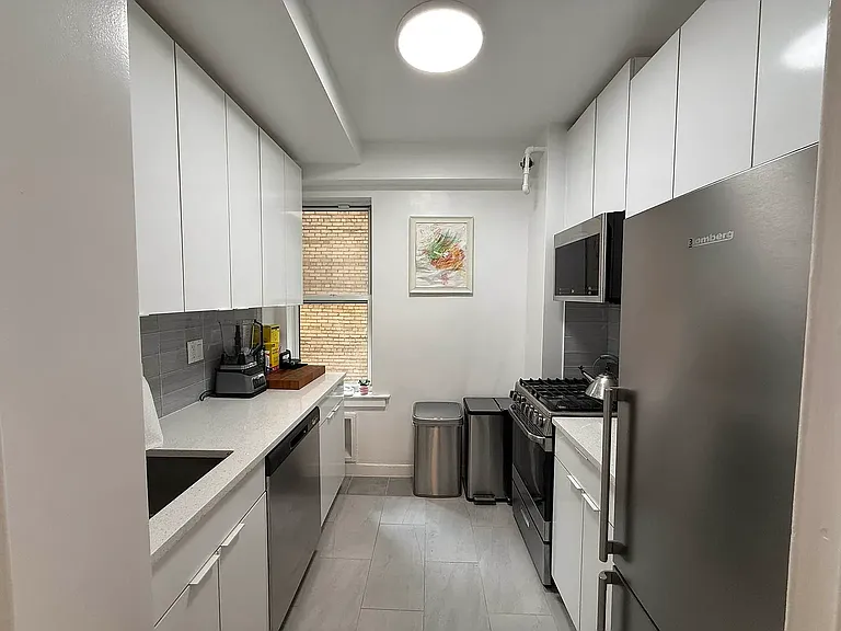 31 E 12th St #5A — Photo 11