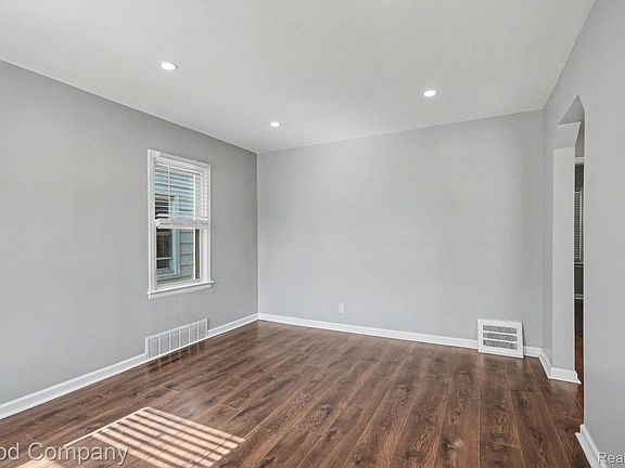 4th image of 7235 Parkland