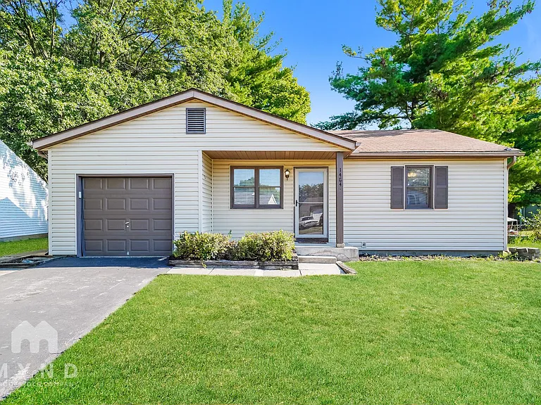 1484 Willow View Dr — Photo 1