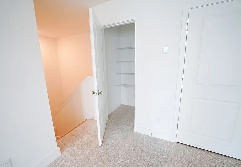 128 Kingswood Cir — Photo 35