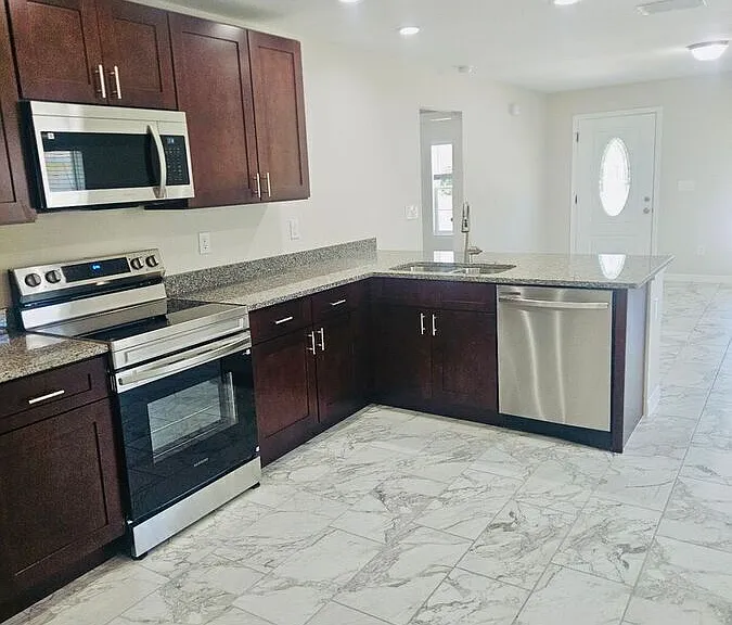 328 Mountain Dr — Photo 7