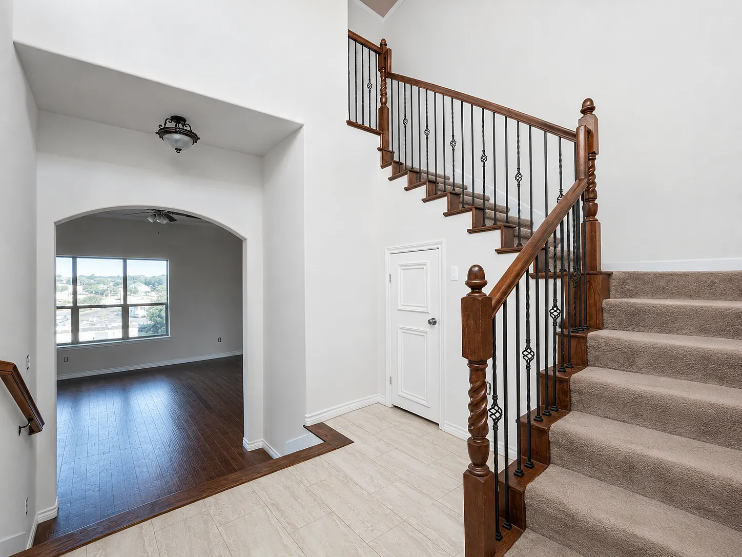 4 bed, 2400 sqft, $3,200 — Photo 4