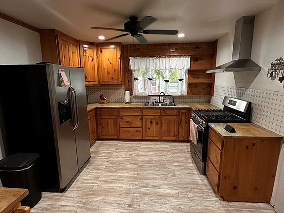 4th image of 301 Saint Johns St