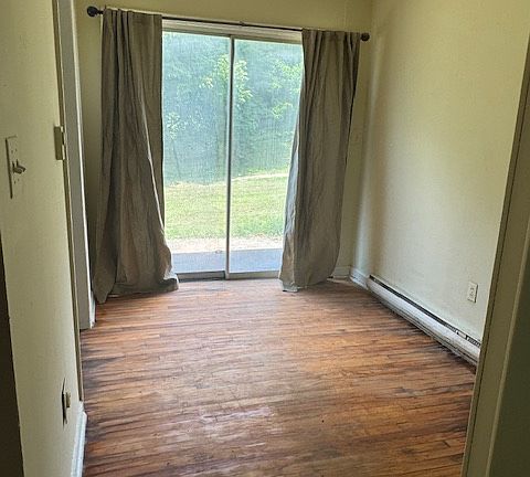 4th image of 141 Old Main St APT 2