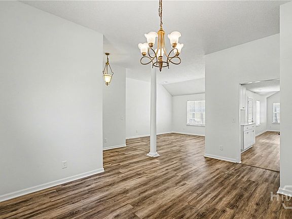 4th image of 414 Roberts Way