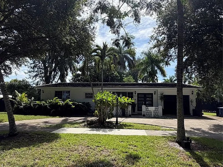 15700 N Miami Ave — Photo 5