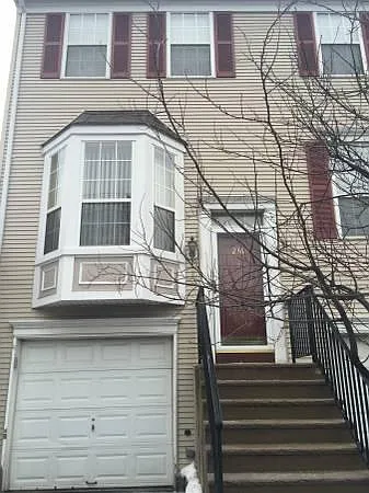 236 Warren St — Photo 5