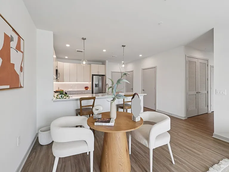 Kitchen/ Dinette