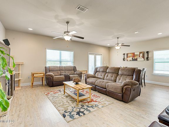 4th image of 10215 Little Gem Dr