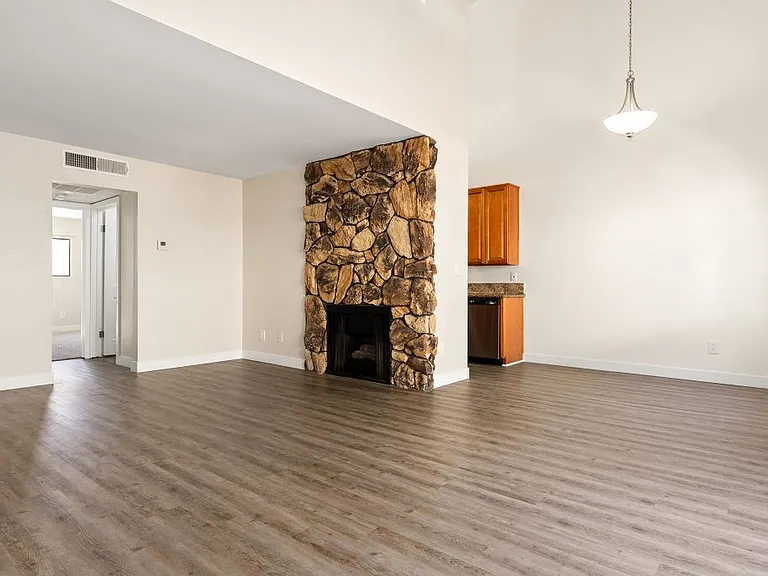 Brody Terrace Apartments — Photo 13
