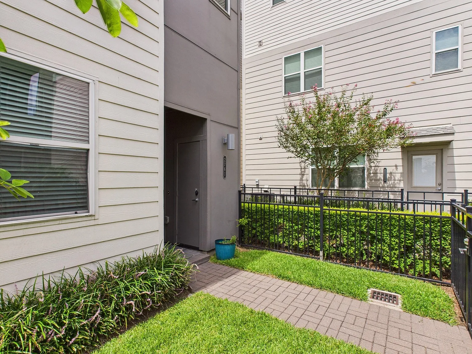 3 bed, 3.5 bath, 2092 sqft, $2,900 — Photo 3