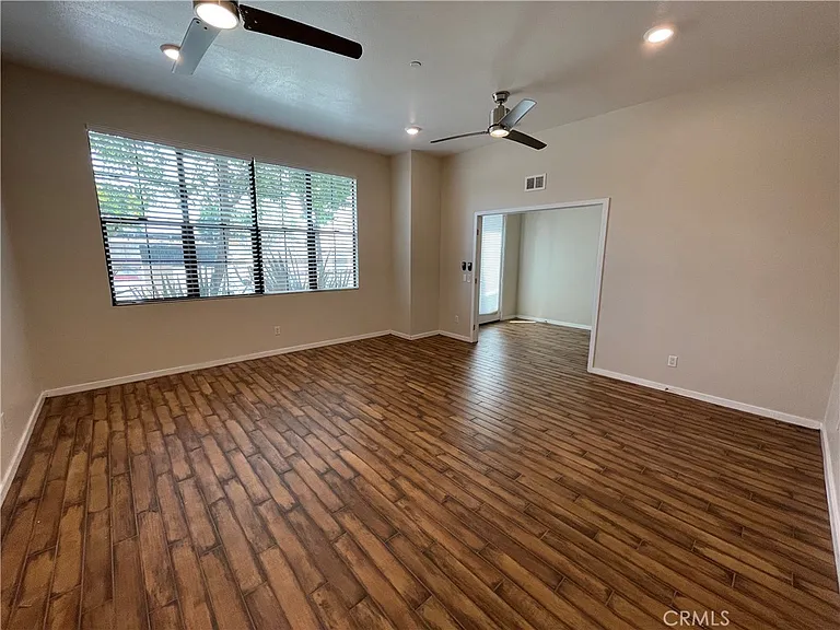 501 W Maple Ave — Photo 19