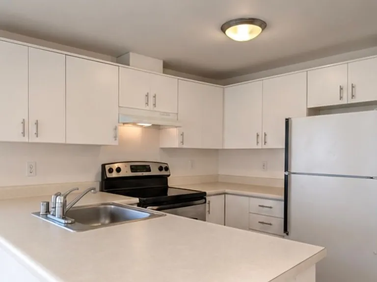 Alderview - 300 11th Ave — Photo 13