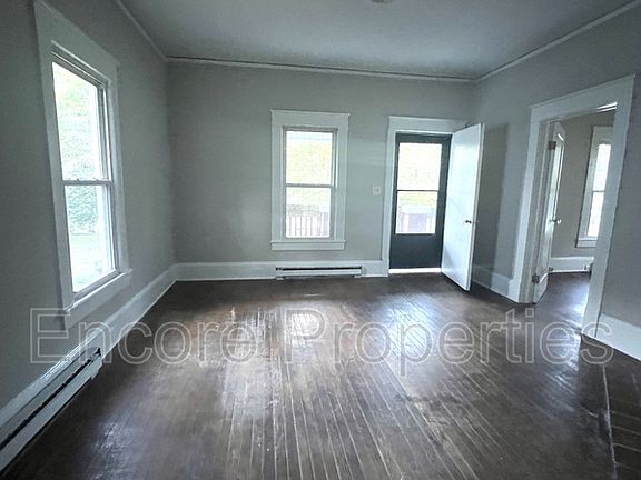 4th image of 906 Dillard St