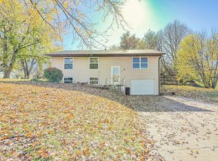 726 W Torrance Cir, Maryville, MO 64468