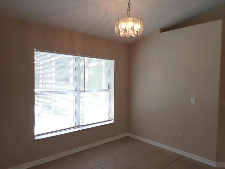 132 Berkshire Ln — Photo 12