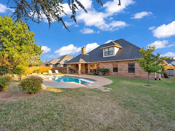 5th image of 7613 NW Castlerock Pl