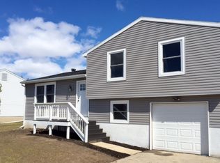 8072 Bamm Hollow Rd, Clay, NY 13041