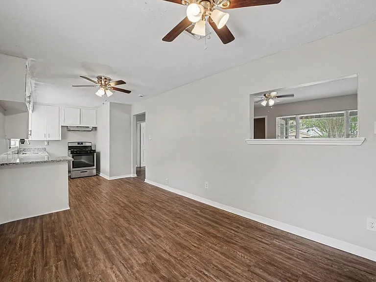 8433 Woodlyn Rd — Photo 6